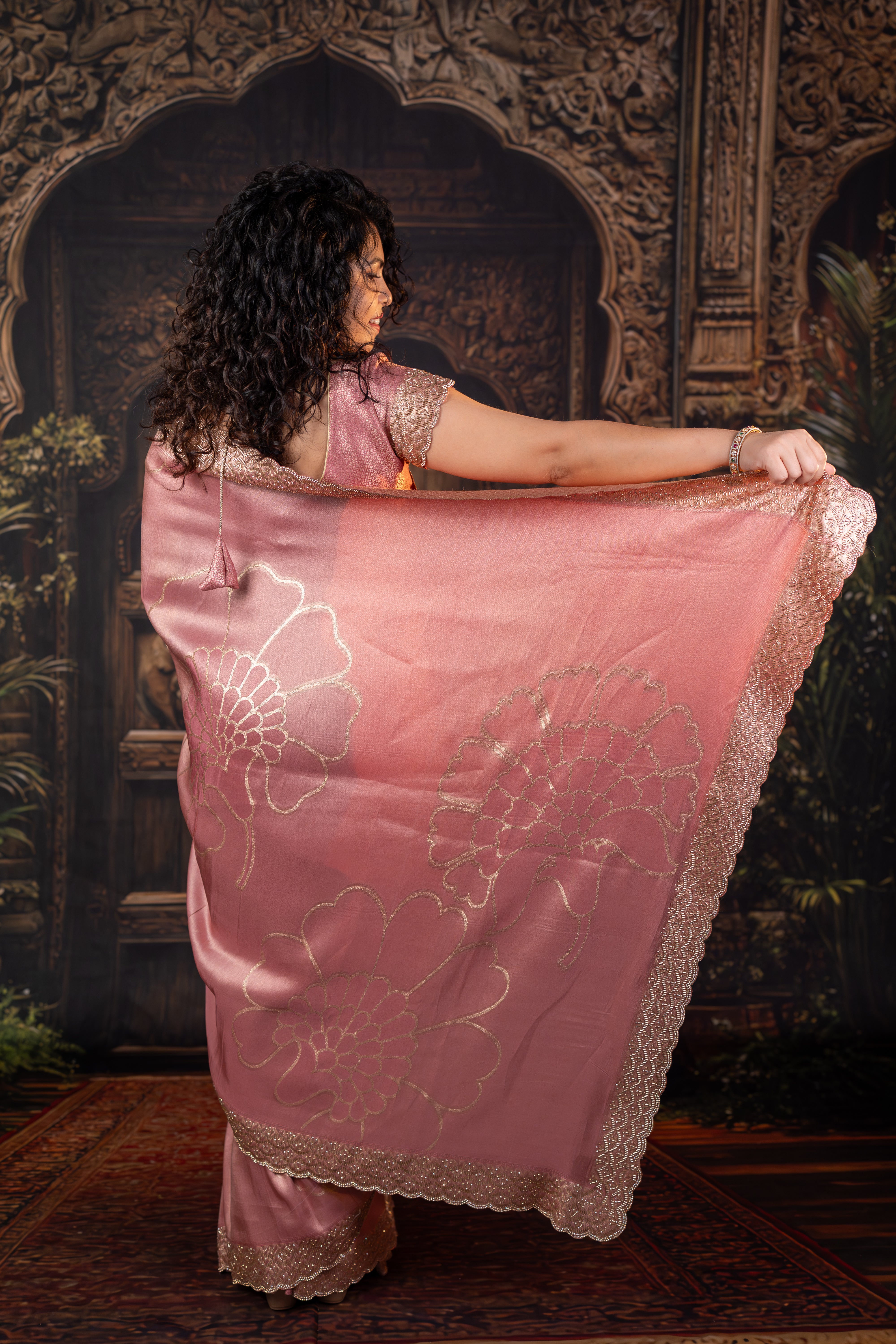 Premium Giraffe Silk Saree with Zari Weaving Border