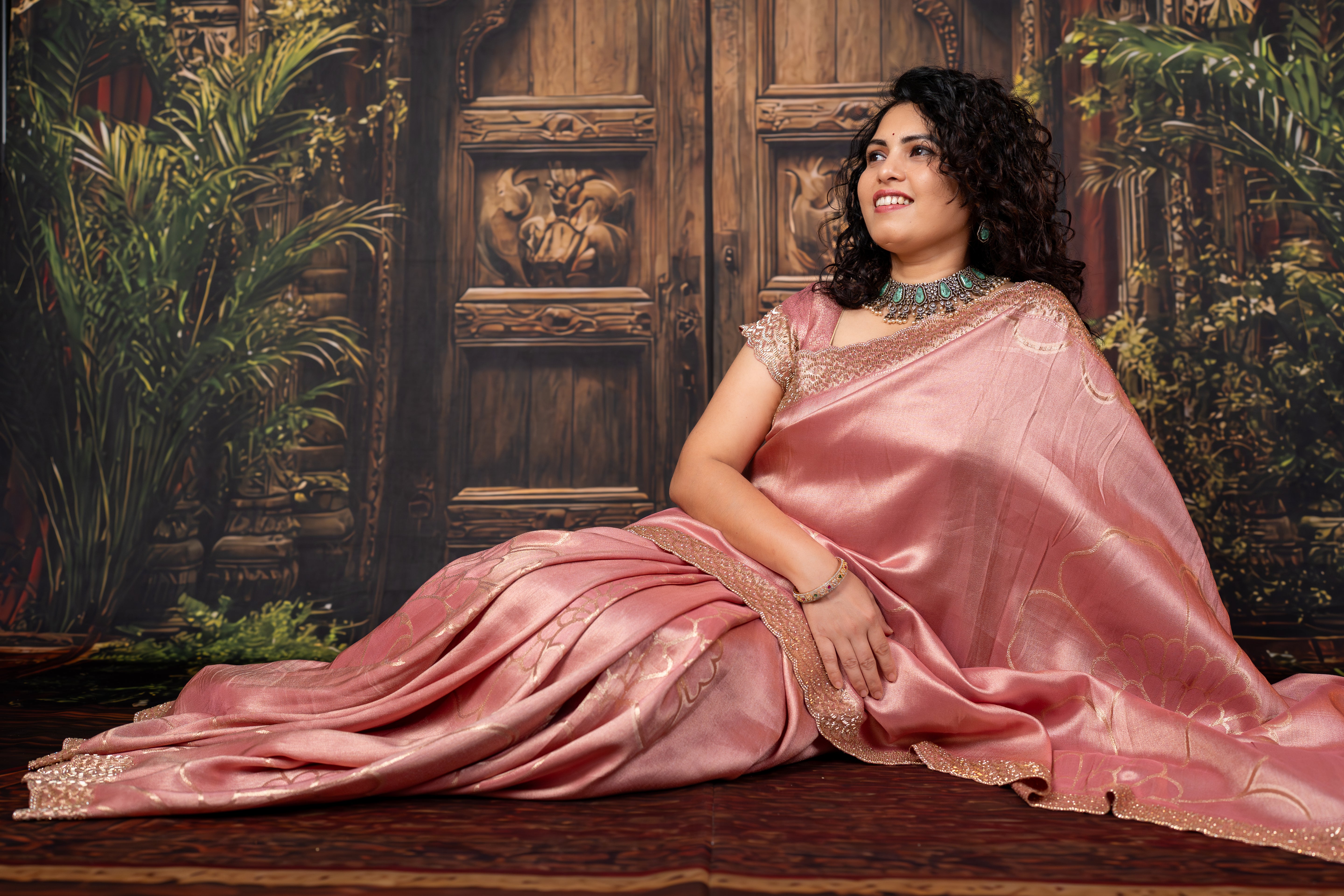Premium Giraffe Silk Saree with Zari Weaving Border