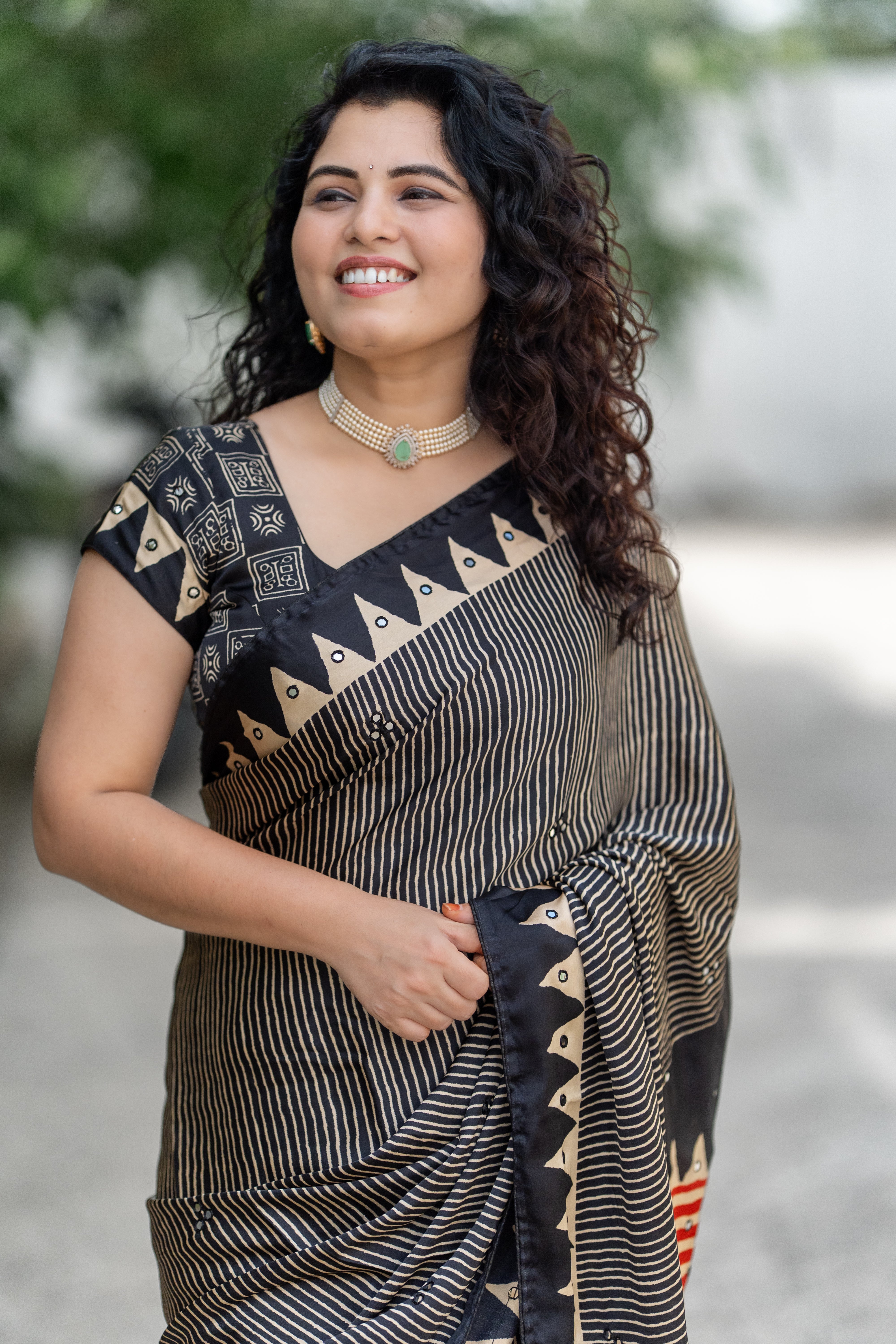 Pure Gajji Silk Saree – Black with Artistic Printed Pallu