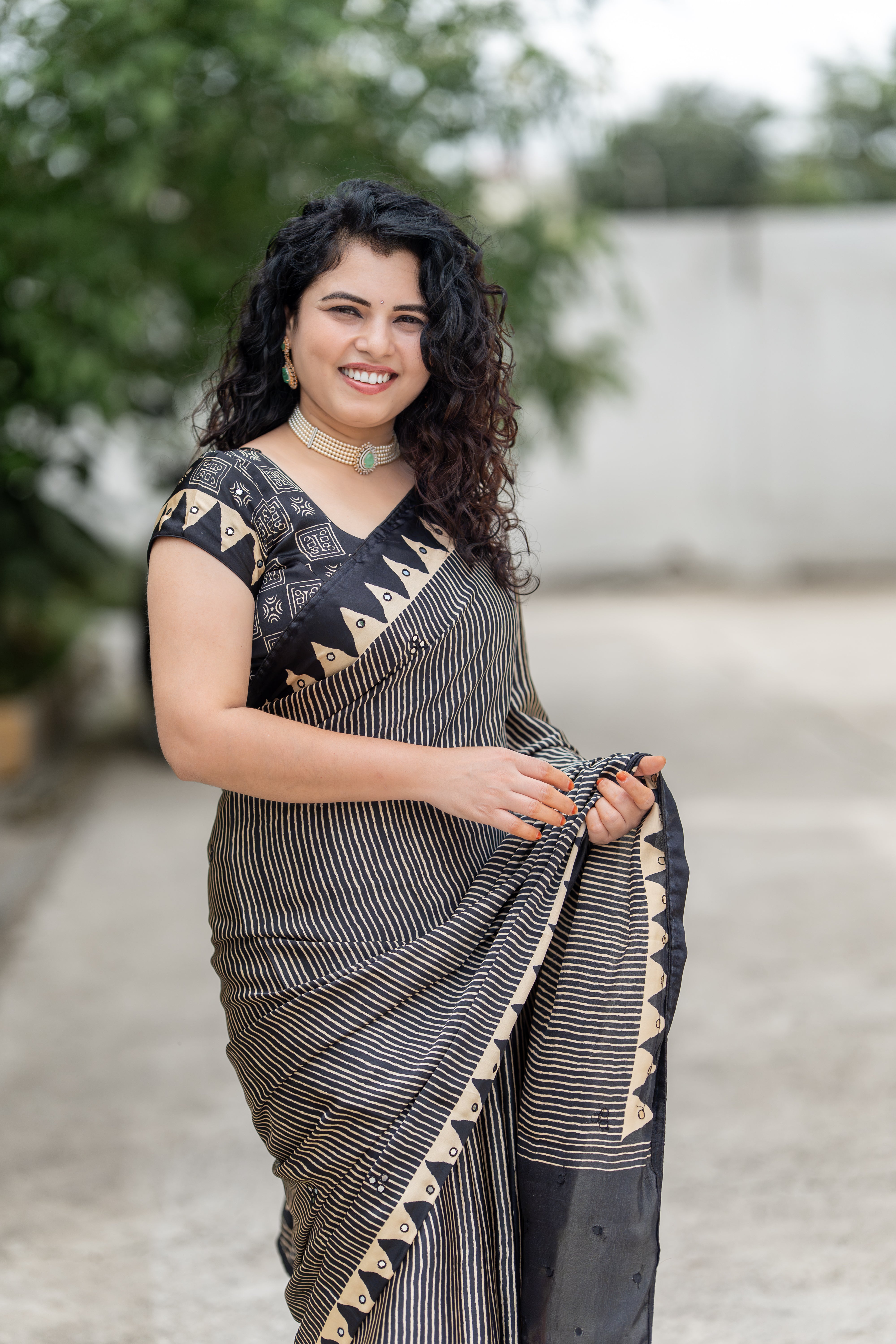 Pure Gajji Silk Saree – Black with Artistic Printed Pallu
