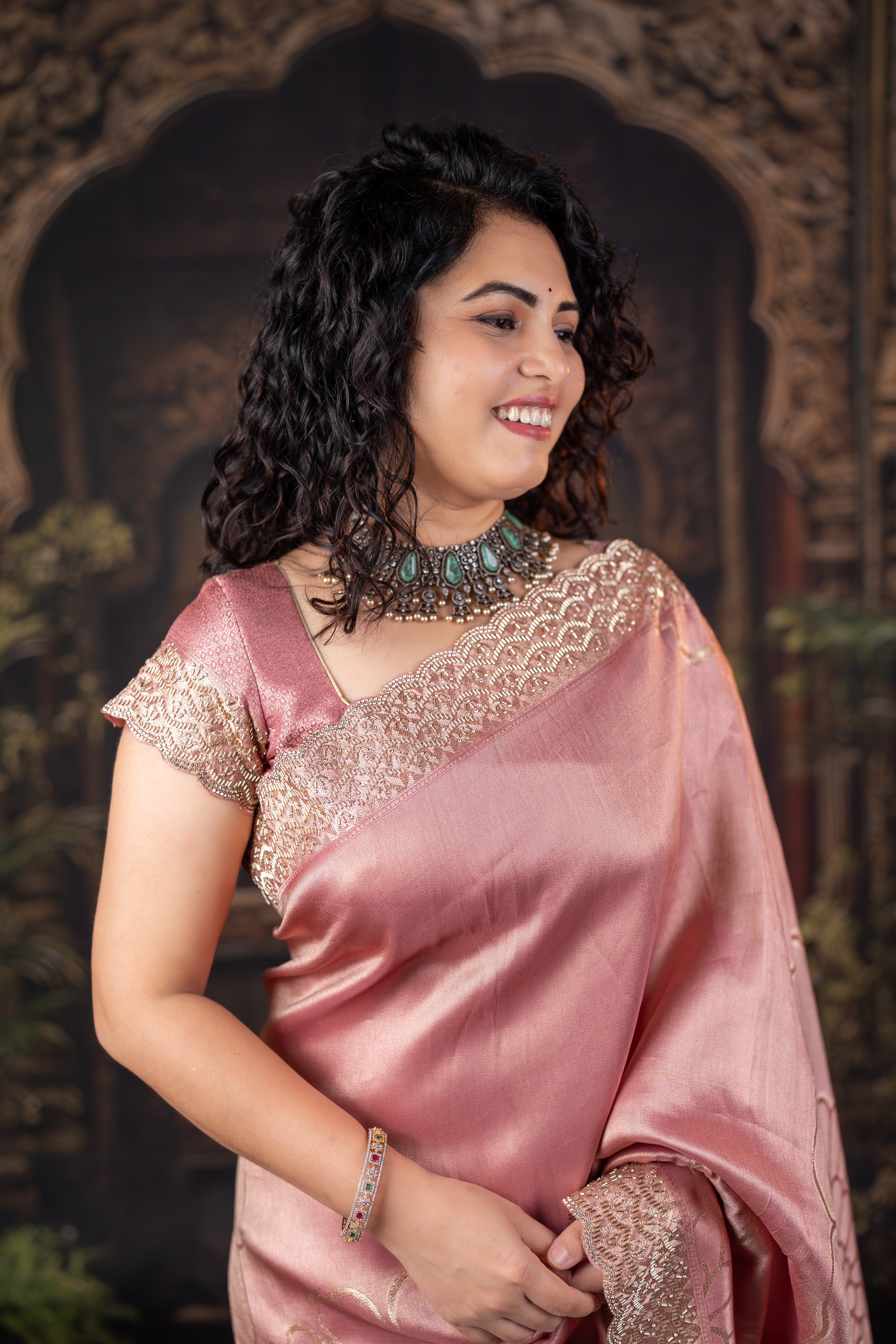 Premium Giraffe Silk Saree with Zari Weaving Border
