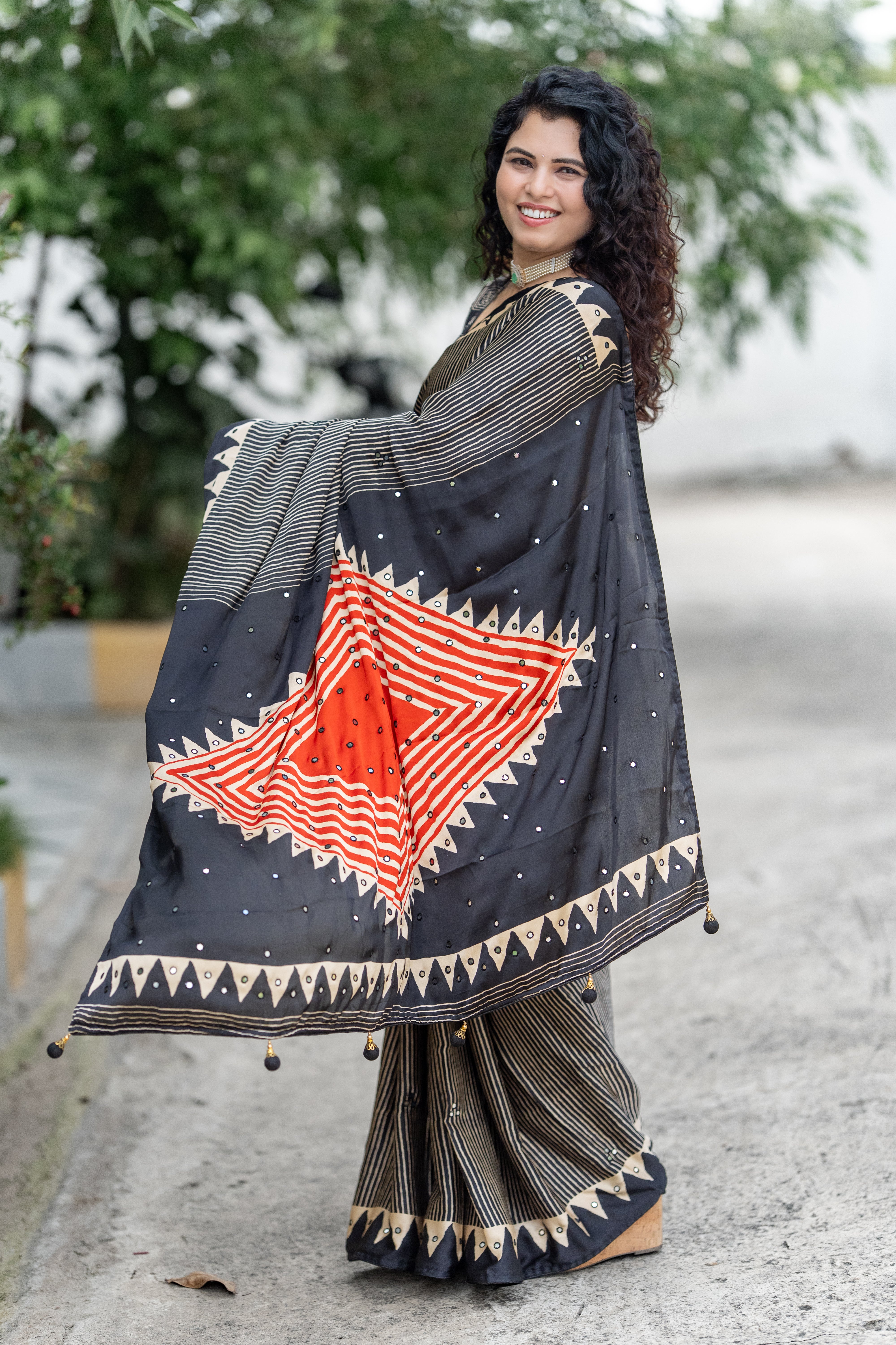 Pure Gajji Silk Saree – Black with Artistic Printed Pallu