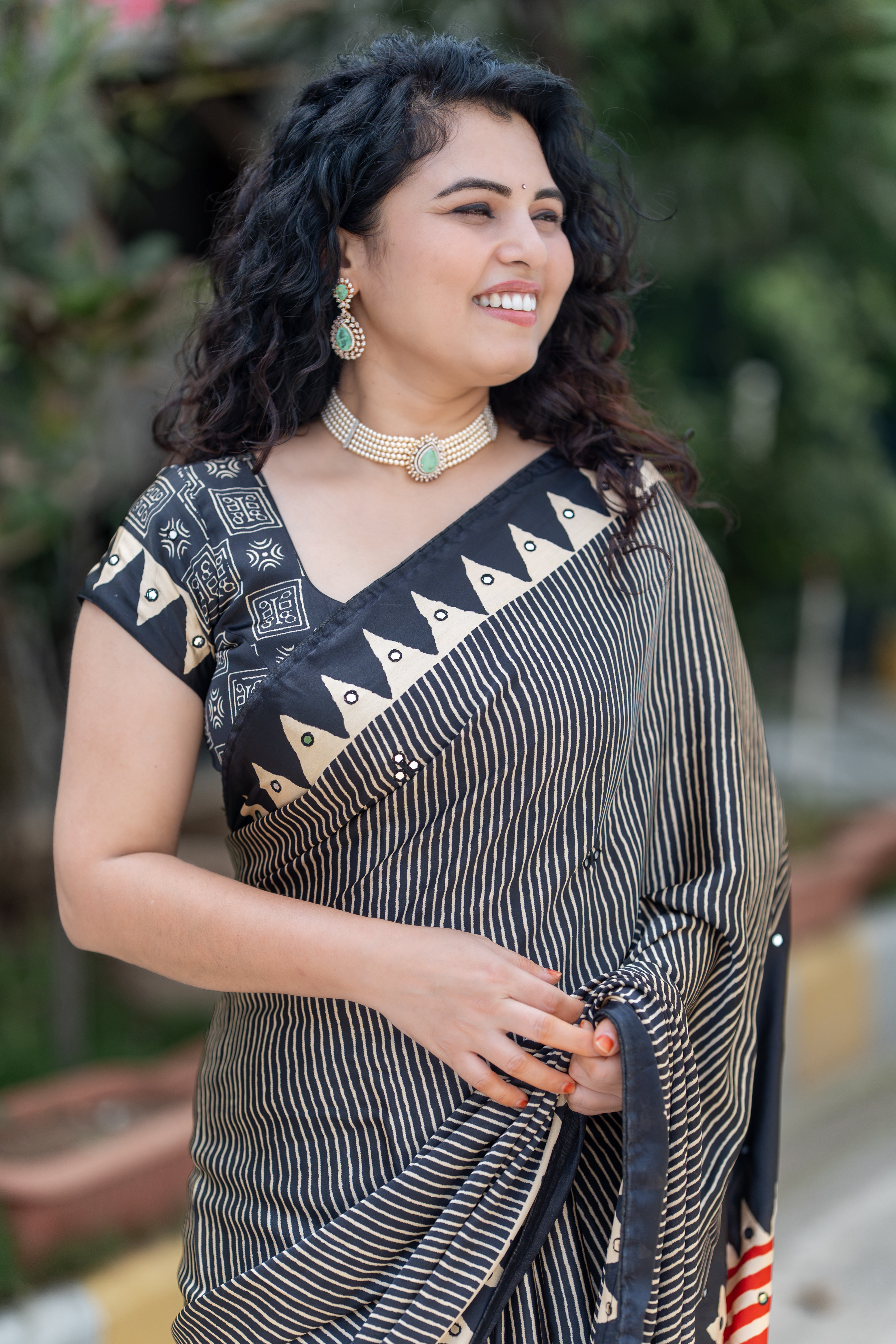 Pure Gajji Silk Saree – Black with Artistic Printed Pallu