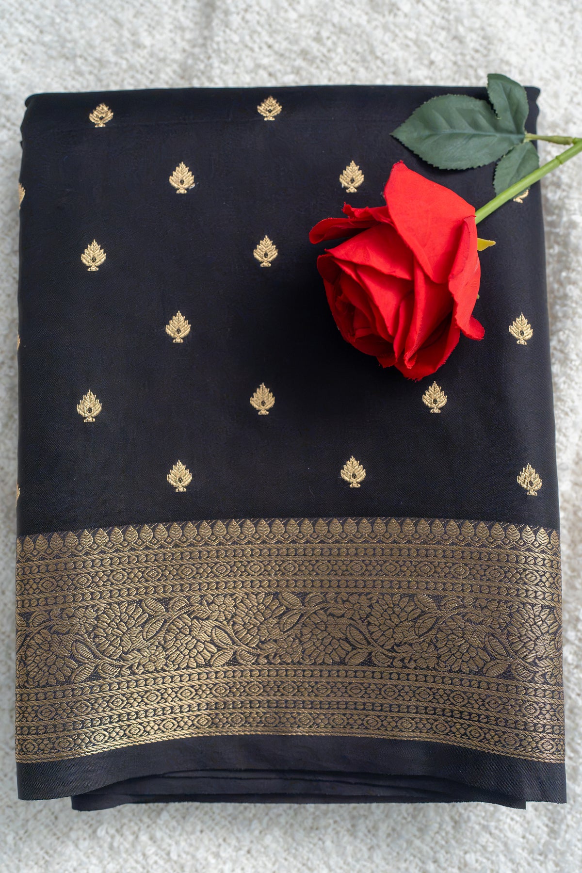 Black Zari Elegance – Bangalore Silk Saree
